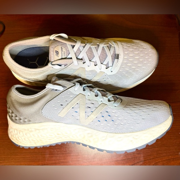 New Balance Women's Fresh Foam 1080 - Light Blue and White - Picture 5 of 9